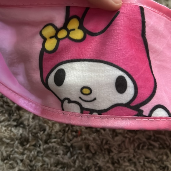 Good to hold your hair back when doing makeup or washing your face. - Picture 2 of 4